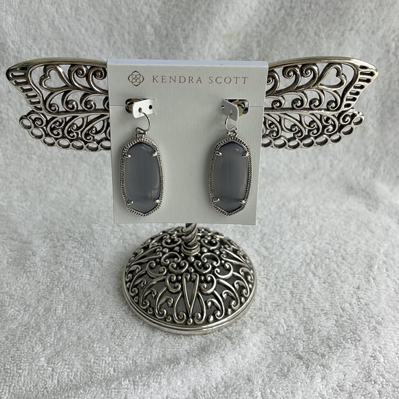 Kendra Scott Elle Drop Earring, measure 1.75"L x 0.75"W on earwire. - Picture 4 of 6